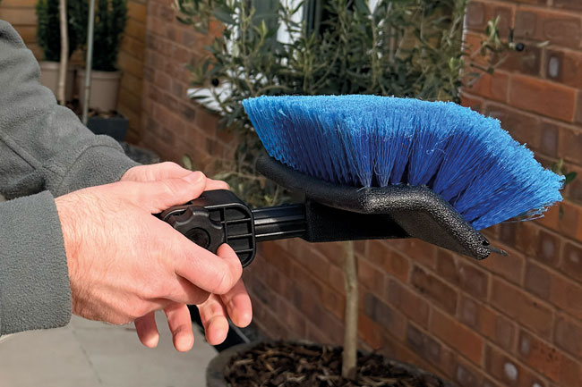 Kamasa 56168 Extendable 24" Solar Panel/Conservatory Brush - with Twin-Face Head